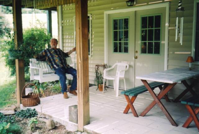 01g_CoveredPatioUnderDeckWestSide.jpg